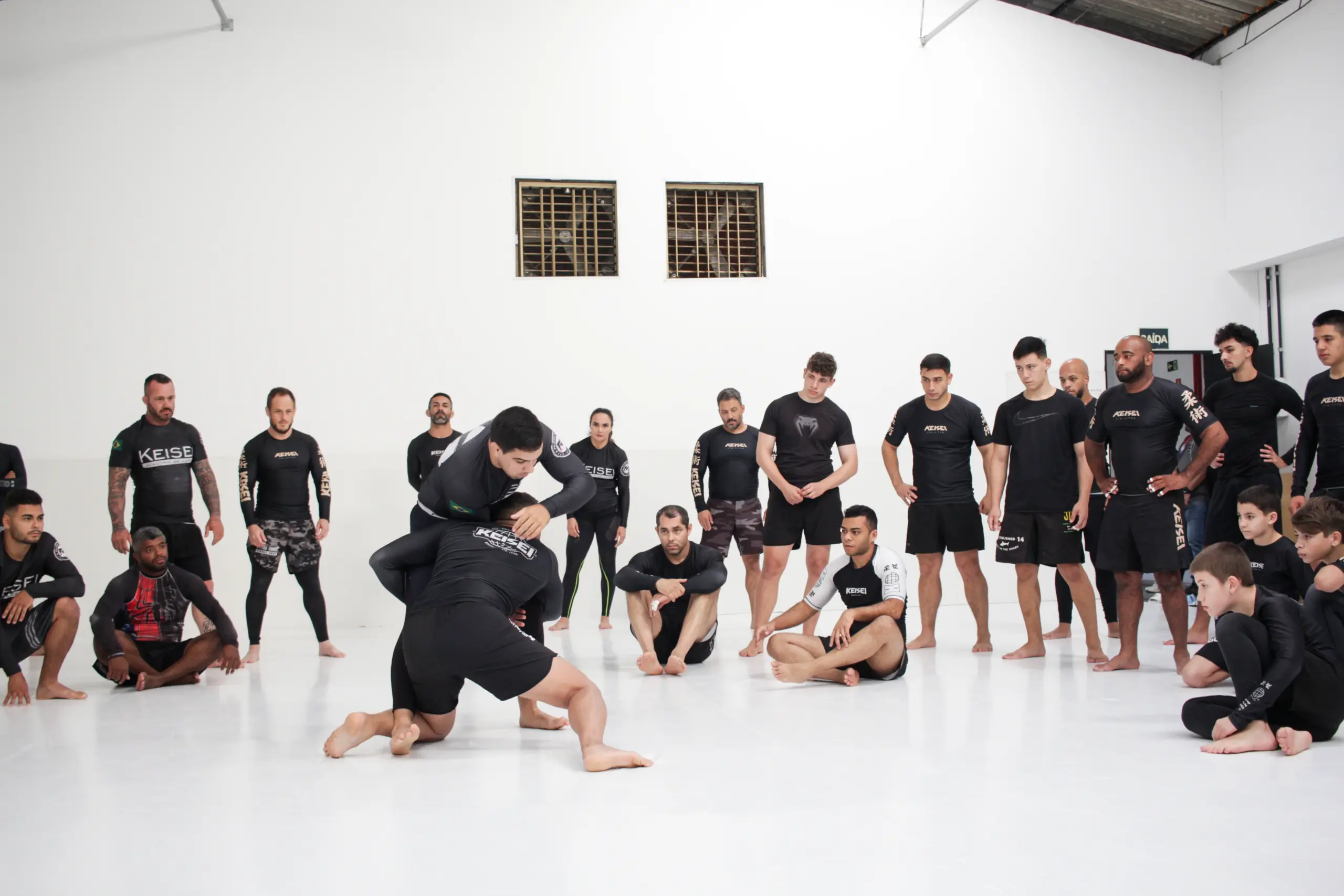 Treino adulto de Jiu-Jitsu na Keisei