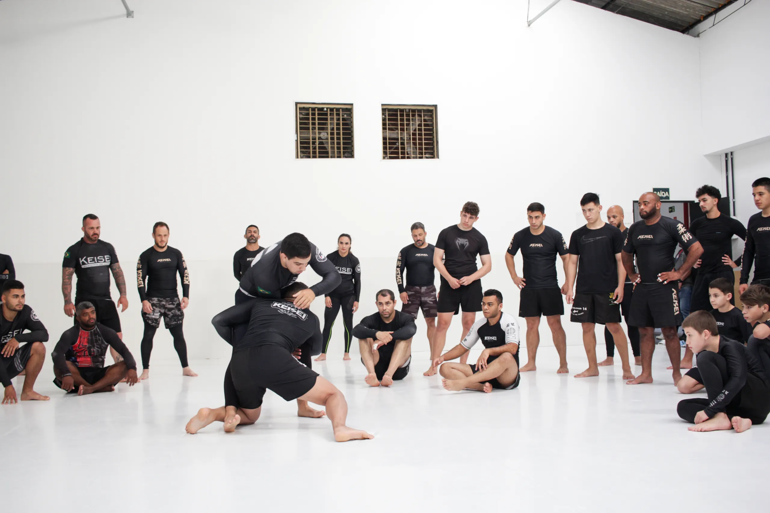 Treino adulto de Jiu-Jitsu na Keisei